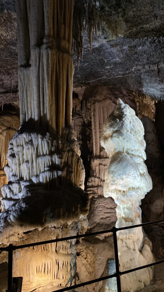 波斯托伊納洞 Postojna Cave